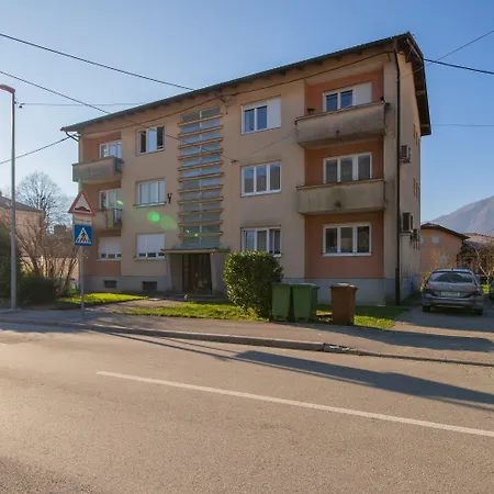 Lovely Flat - Happy شقة *